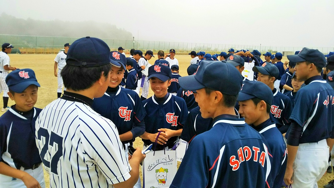 中学球児との交流の様子